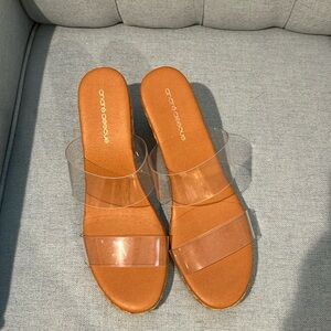 Women’s wedge sandals